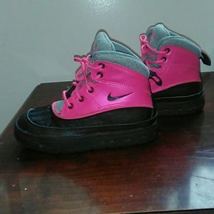 Nike acg girls Woodside 2 high boots size 13c